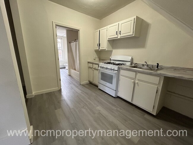 Building Photo - 28 Garnet St