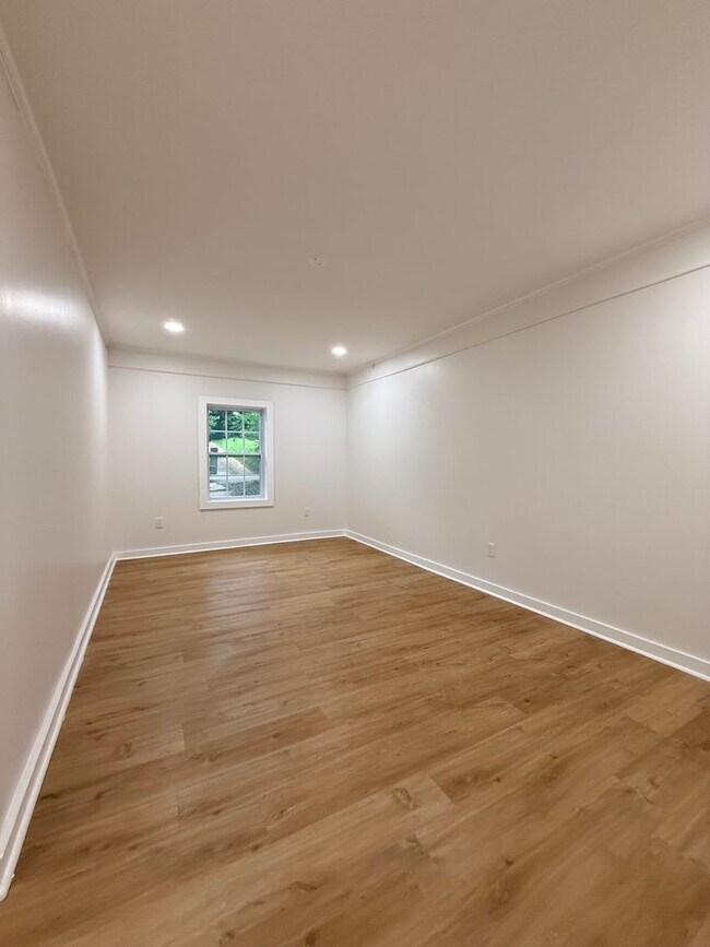 Building Photo - Completely renovated 5-bedroom, 3-bathroom home in the highly desirable Dalraida