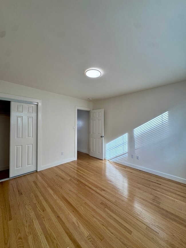 Building Photo - 184 Pixley St