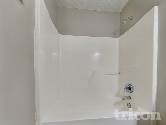 Building Photo - 404 Wolf Creek Ct