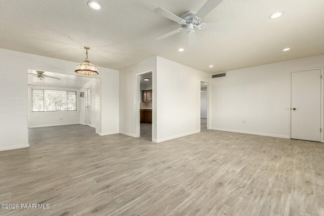 Building Photo - 11014 W Cheryl Dr