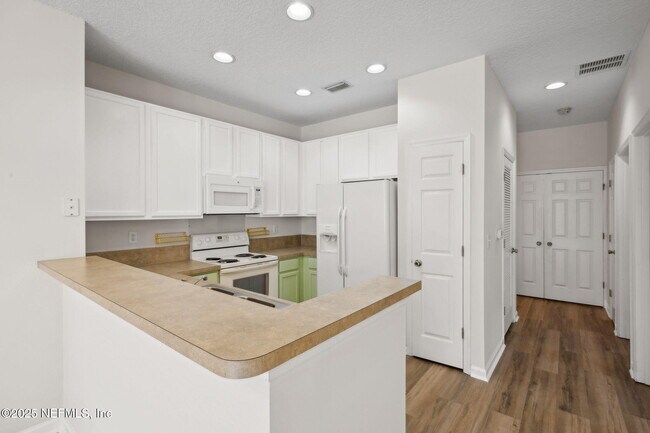 Building Photo - 12301 Kernan Forest Blvd