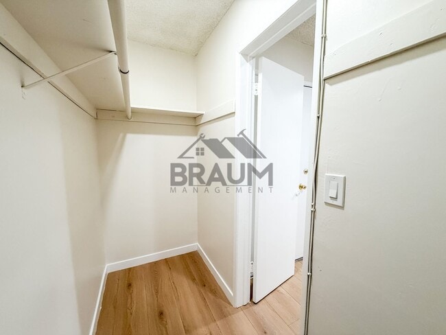 Building Photo - 6039 Whitsett Ave