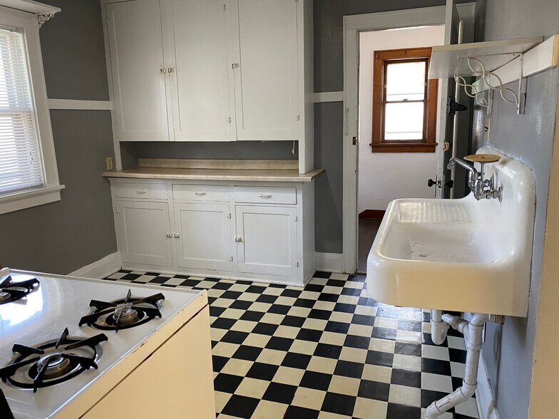 Building Photo - 3078 N Bartlett Ave