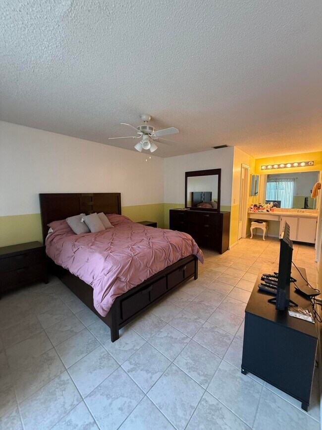 Building Photo - 4255 Willow Pond Cir