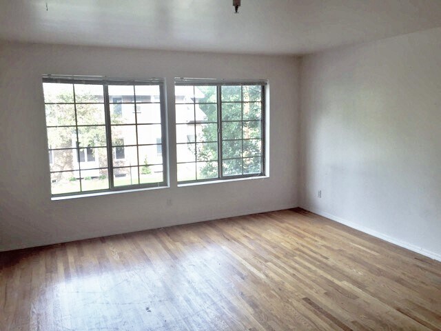 Interior Photo - 302CED