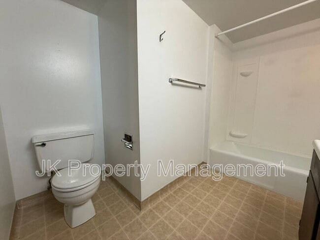 Building Photo - 2300 14th Ave S