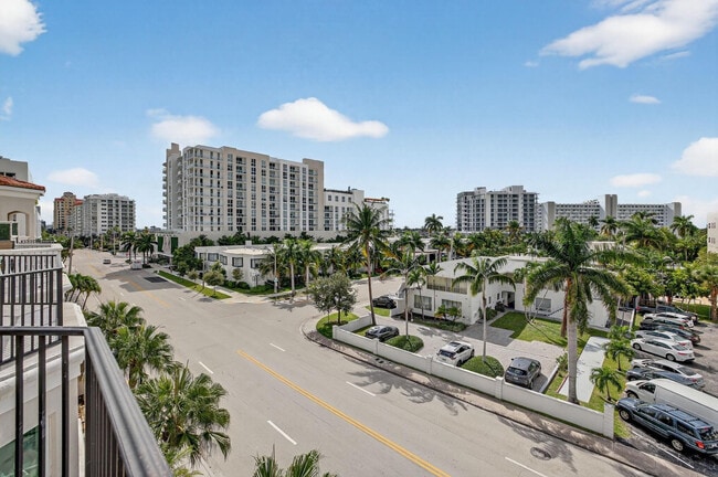 Building Photo - 508 N Birch Rd