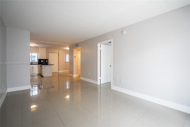 Building Photo - 1986 Biarritz Dr