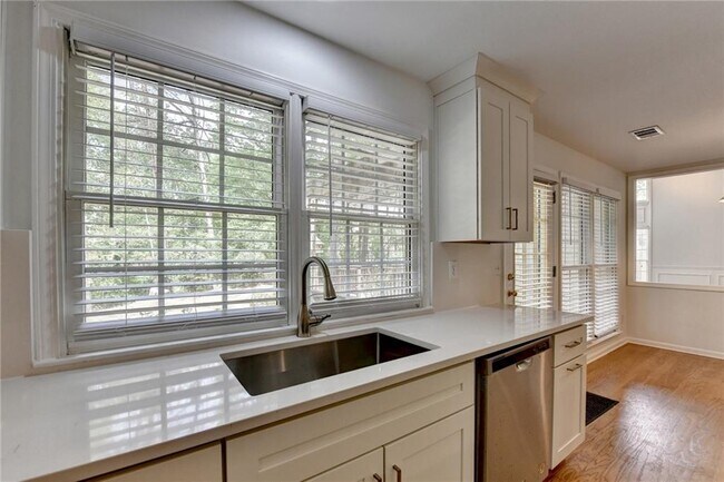 Building Photo - 6535 Ganton Dr