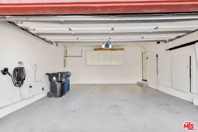 Building Photo - 2020 Penmar Ave
