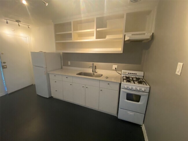 Building Photo - 219 W Alabama St