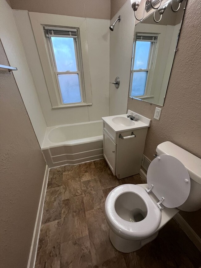 Building Photo - 3117 S Harrison St