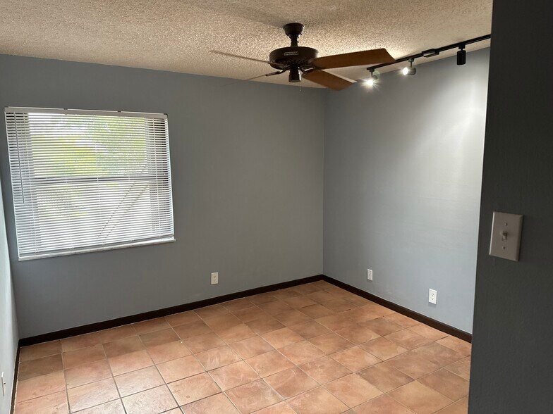 Building Photo - 11413 SW 110th Ln