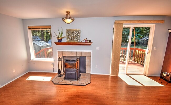 Building Photo - 7643 Kittiwake Dr SE