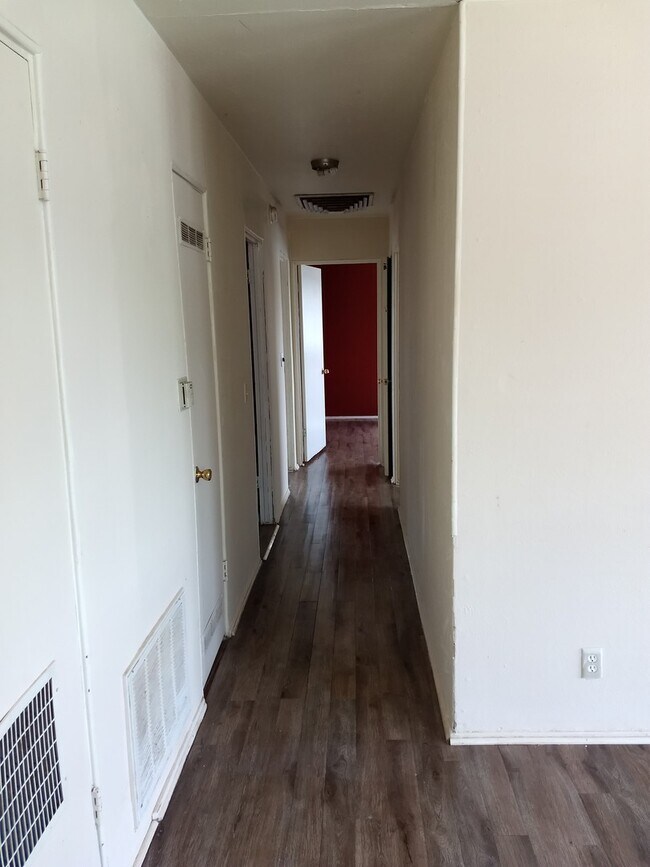 Building Photo - 920 Gardenia St
