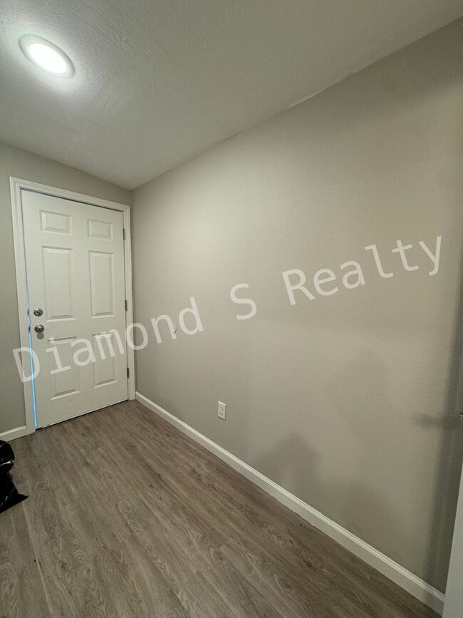Building Photo - Country Setting!  2 Bed/2 Bath Home