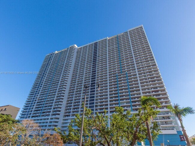 Building Photo - 1717 N Bayshore Dr