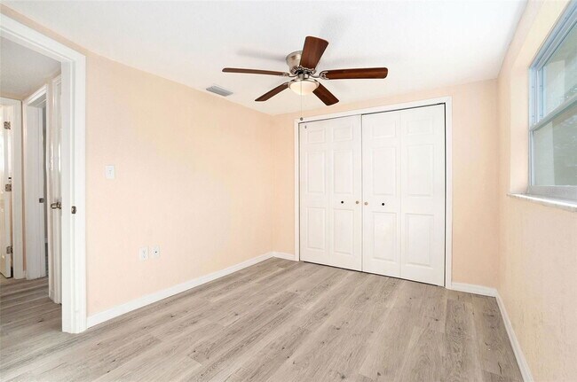 Building Photo - 7321 Parrot Dr