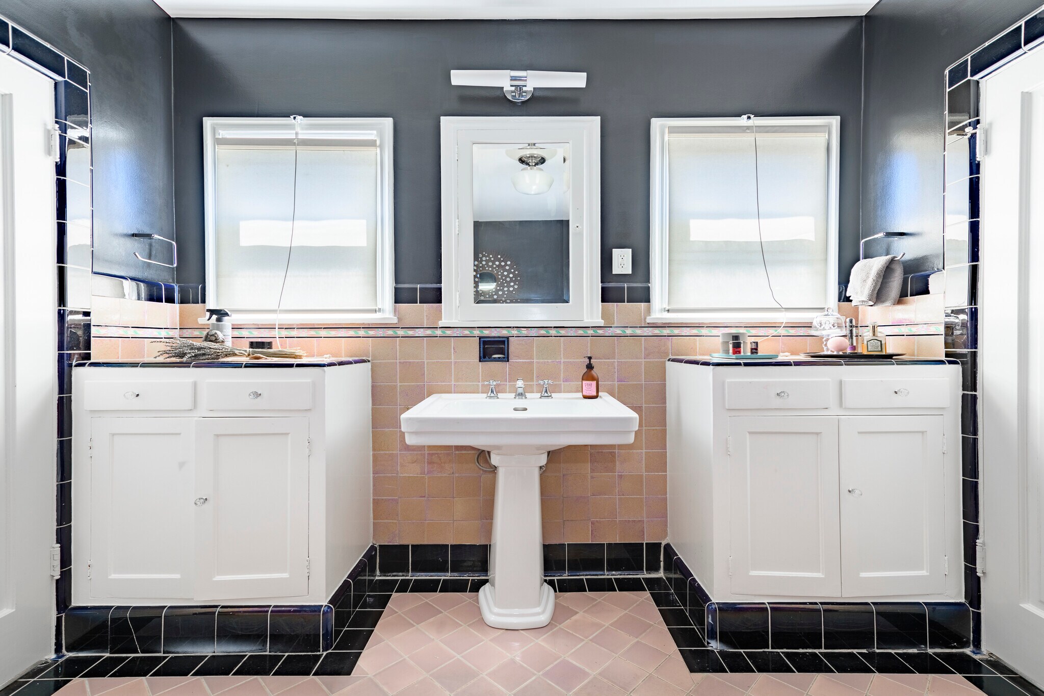 bath connecting both Primarys - 148 S Orange Dr