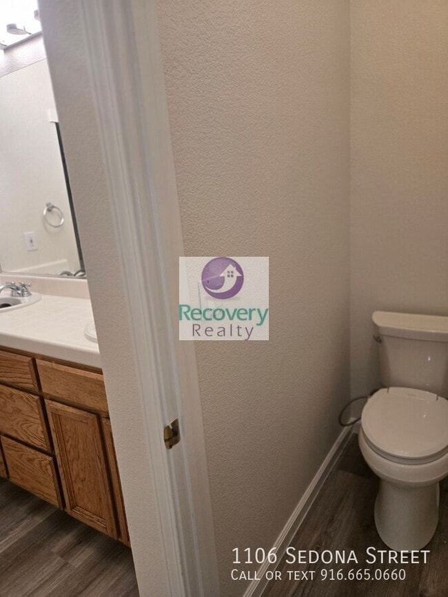 Building Photo - 1106 Sedona St