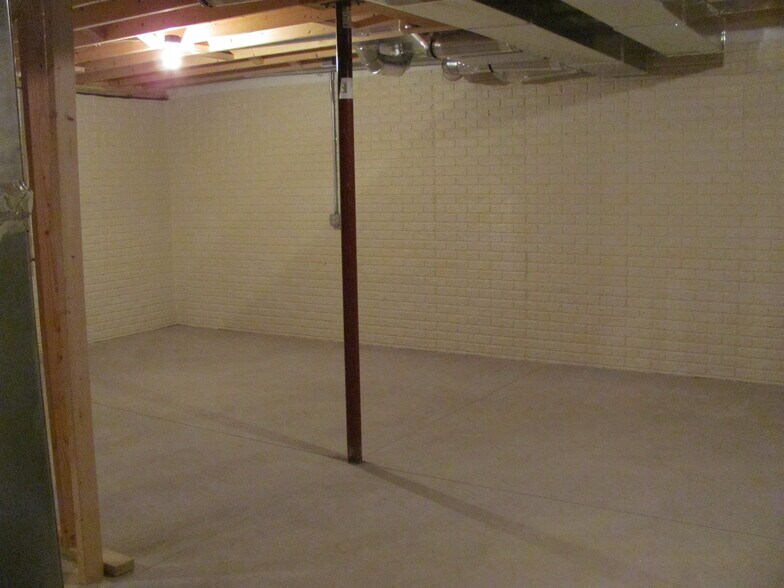Full basement - 2423 Parkfield Drive