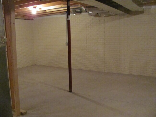 Building Photo - 2423 Parkfield Dr