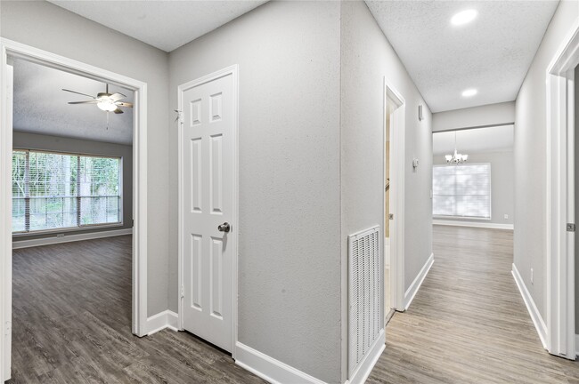 Building Photo - 31 S Stony Bridge Cir