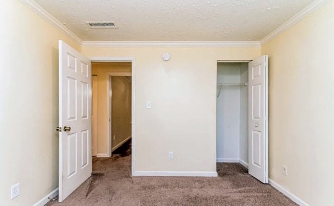 Building Photo - 2048 Buffalo Way