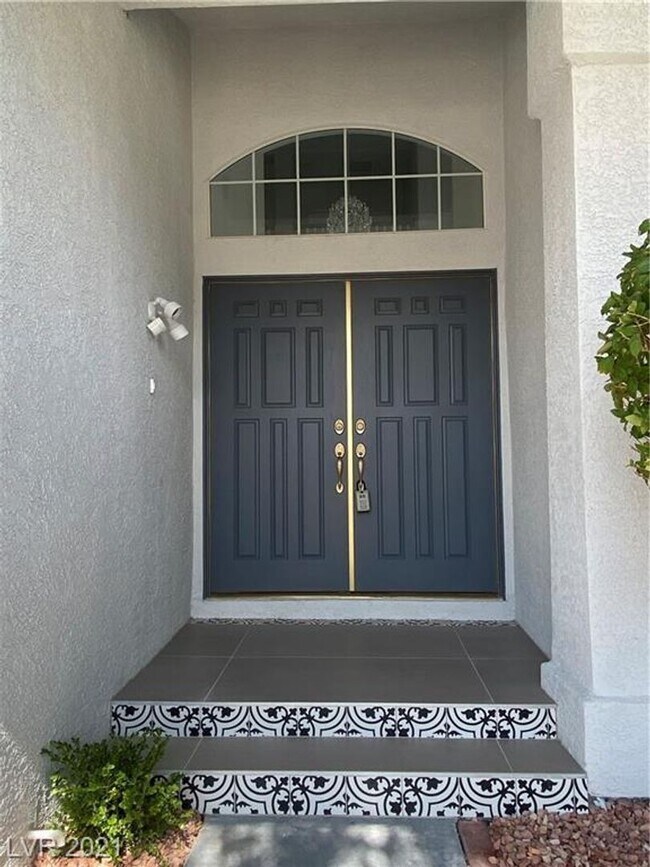 Building Photo - Beautifully Remodeled Home with Pool, RV Parking & 3-Car Garage!