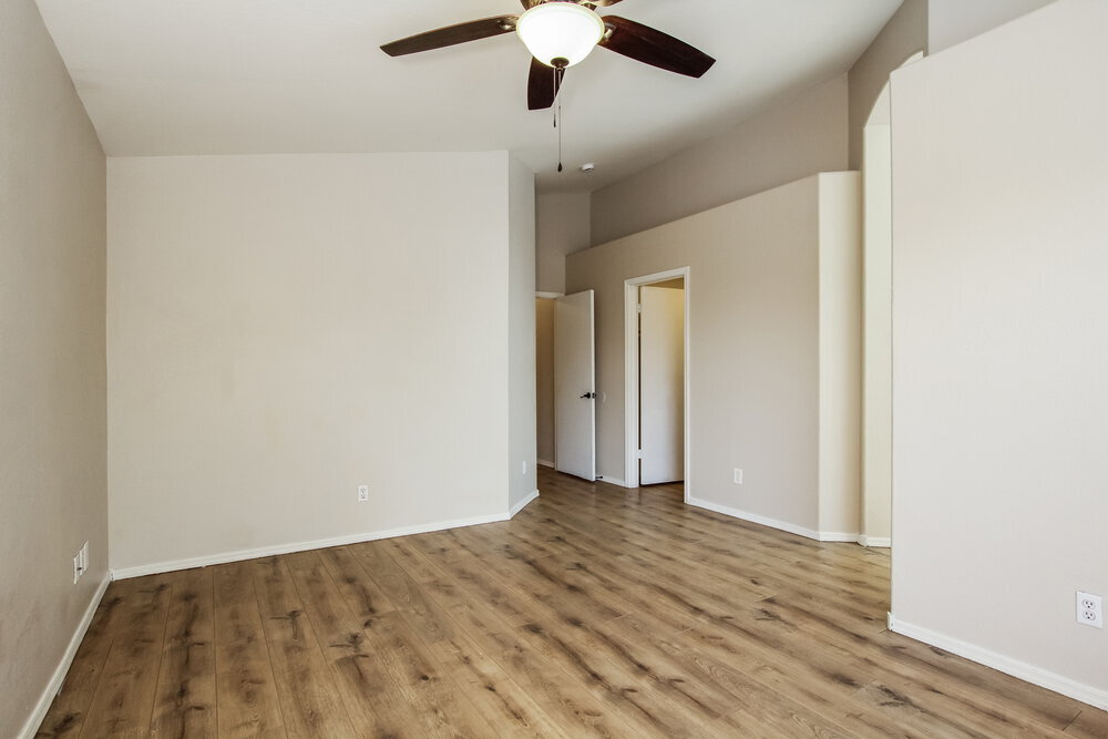 Building Photo - 8667 W Palm Ln