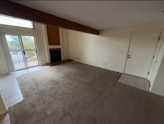 Building Photo - Spacious with sky light and loft!