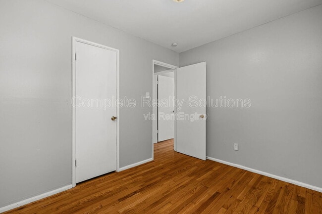 Building Photo - 10116 Crown Point Dr