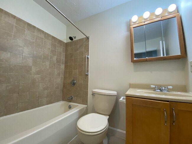 Building Photo - 377 Huse Rd