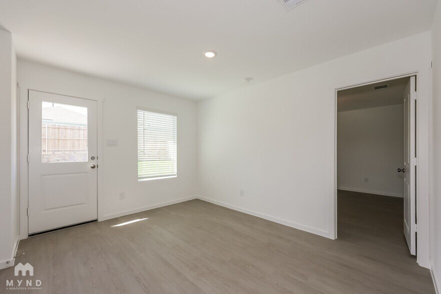 Building Photo - 2720 River Knl Ln
