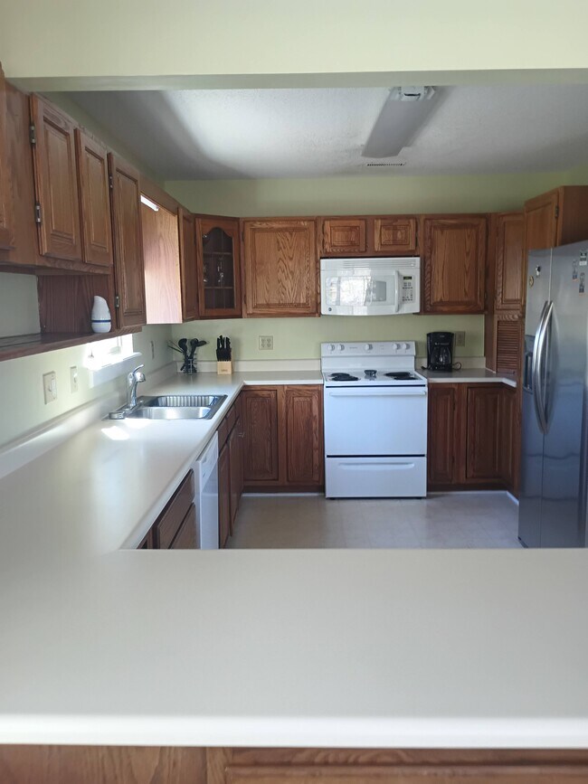 Building Photo - 111 S Oak Ct