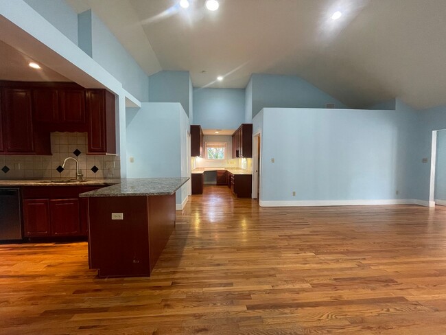 Building Photo - 4 BR Home only 2 blocks from Lake Eola Par...