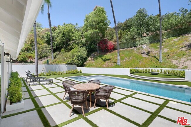 Building Photo - 4405 Estrondo Dr