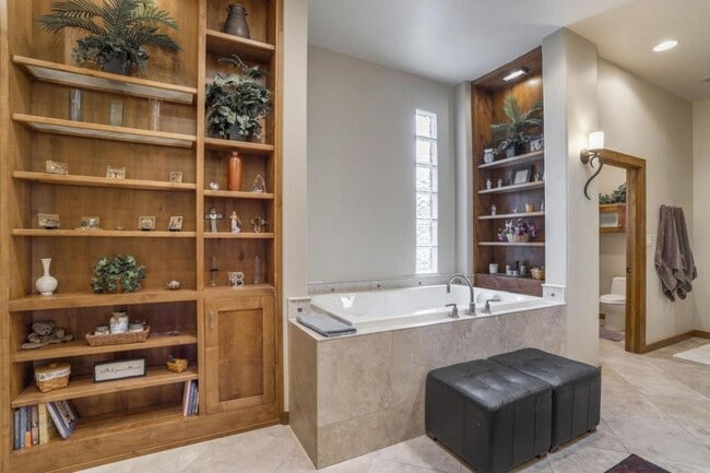 Building Photo - 13415 Pino Ridge Pl NE