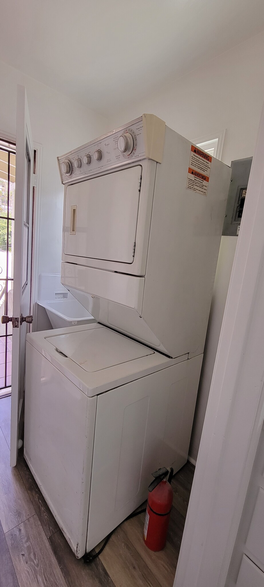 Utility Sink and Washer/Dryer - 1310 N Brand Blvd