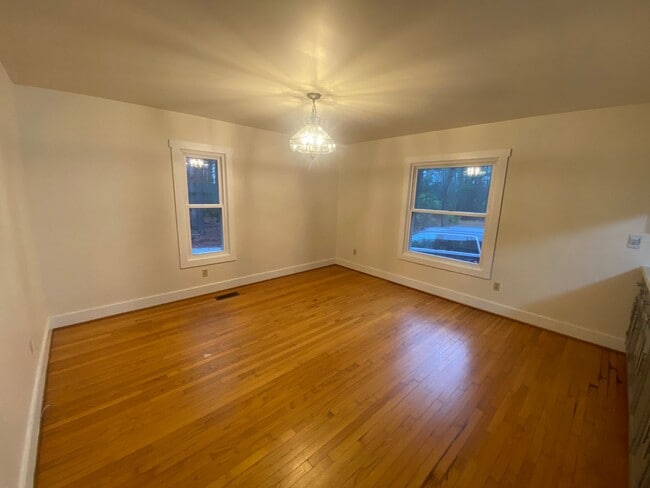Building Photo - Country living in Glen Allen three bedroom...