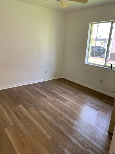 Building Photo - 5250 Chiquita Blvd S