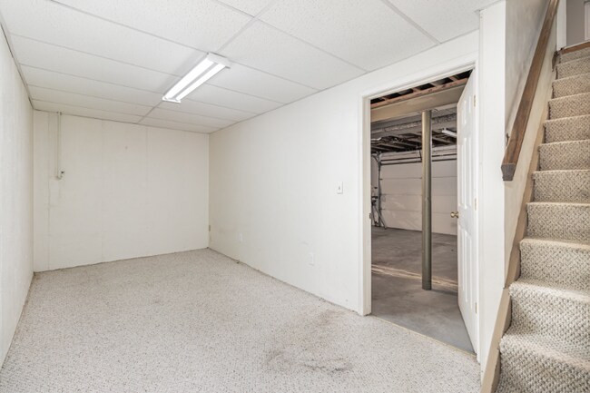 Building Photo - 1729 Fort Henry Dr