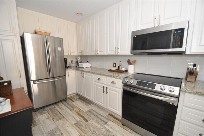 Building Photo - 5397 Davini St