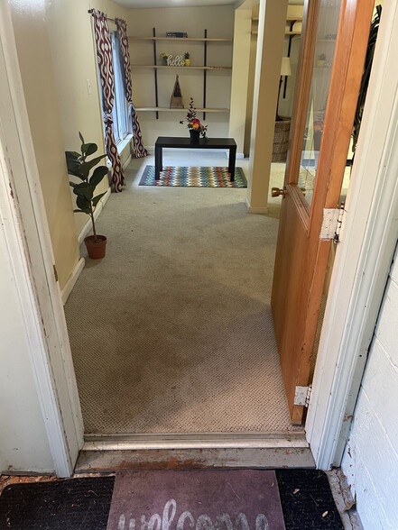 Inside - 3050 J Maddy Pky