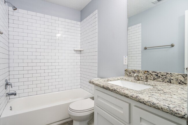 Building Photo - 207 N Poplar St