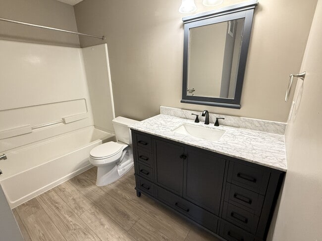 Building Photo - 10530 Pond Curve