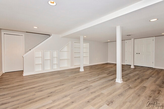 Building Photo - 1229 Thorndale Ln