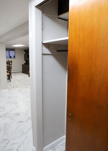 Building Photo - 15 Bleecker St