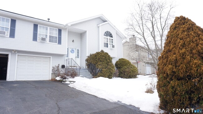 Building Photo - 256 Brewster Rd